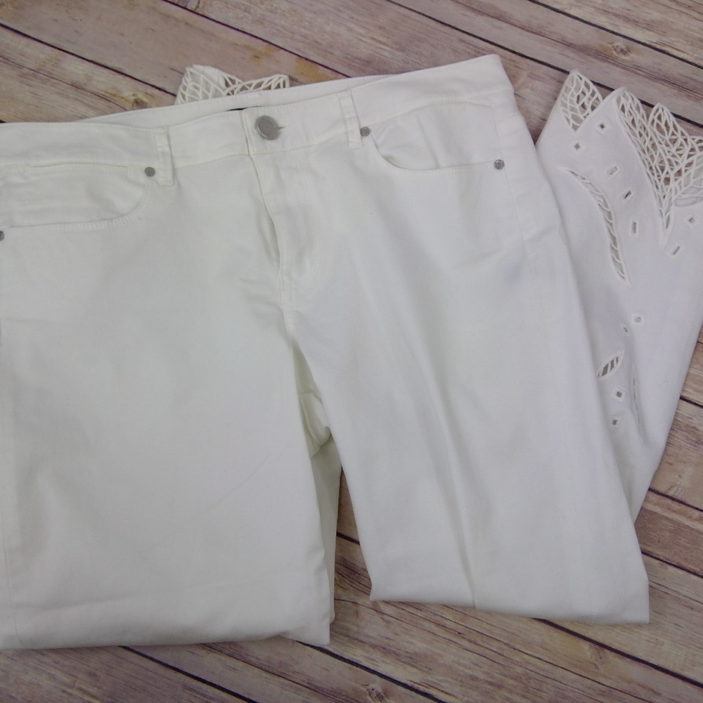 Elie Tahari white capris cuff detail size 10 EUC